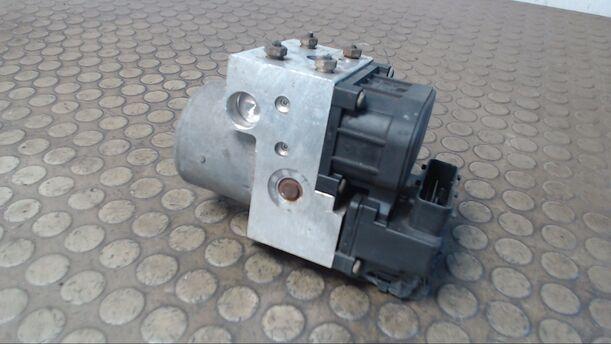 Foto: HAUPTBREMSAGGREGAT ABS eines Mitsubishi Carisma 1600 GLX