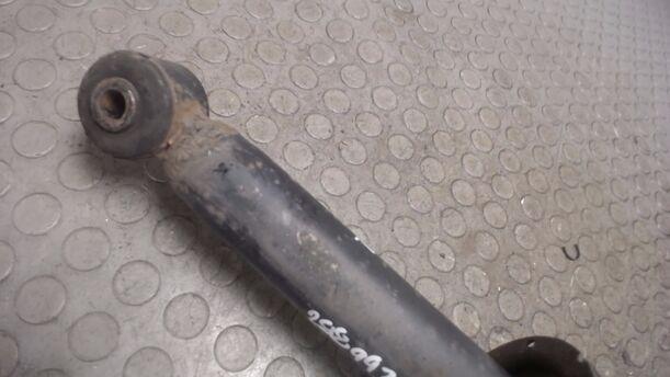 Foto: FEDERBEIN HINTEN LINKS eines Mitsubishi Carisma 1600 GLX