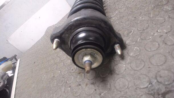 Foto: FEDERBEIN HINTEN LINKS eines Mitsubishi Carisma 1600 GLX