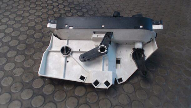Foto: HEIZUNGSBETÄTIGUNG eines Mitsubishi Carisma 1600 GLX