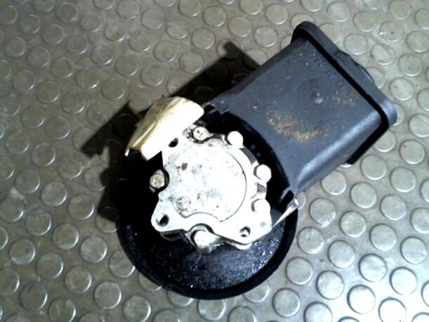 Foto: LENKGETRIEBEPUMPE eines BMW 320d GLX