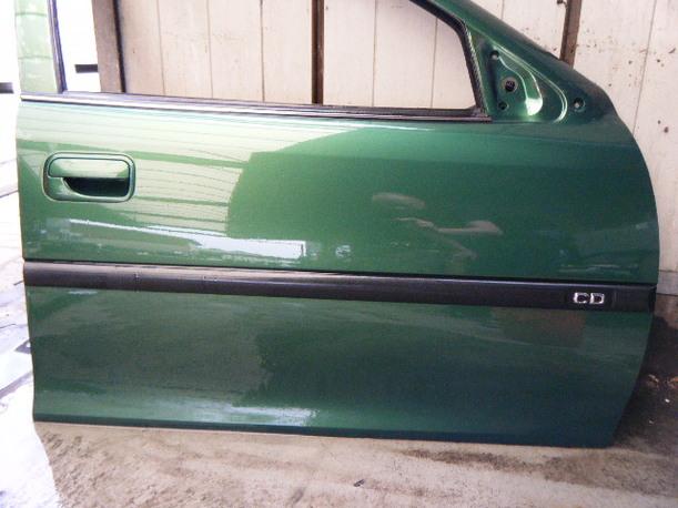 Foto: TÜR VORNE RECHTS eines Opel Vectra 1.6 Caravan GLX
