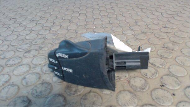 Foto: SCHALTER RADIOBEDIENUNG eines Ford Focus Turnier GLX