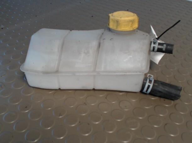 Foto: AUSGLEICHSBEHÄLTER eines Ford Ka GLX