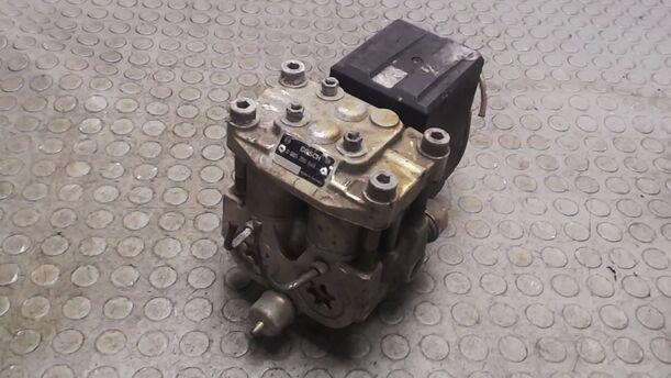 Foto: HAUPTBREMSAGGREGAT ABS eines Opel Senator B 24V GLX