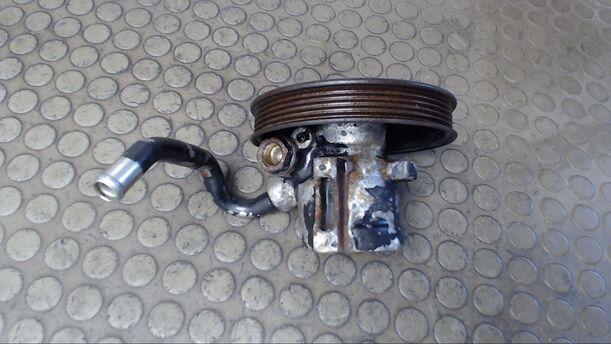 Foto: LENKGETRIEBEPUMPE eines Daewoo Nexia 1.5 GLX
