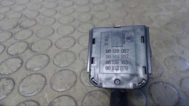 Foto: BLINKERSCHALTER/ KOMBISCHALTER eines Daewoo Nexia 1.5 GLX