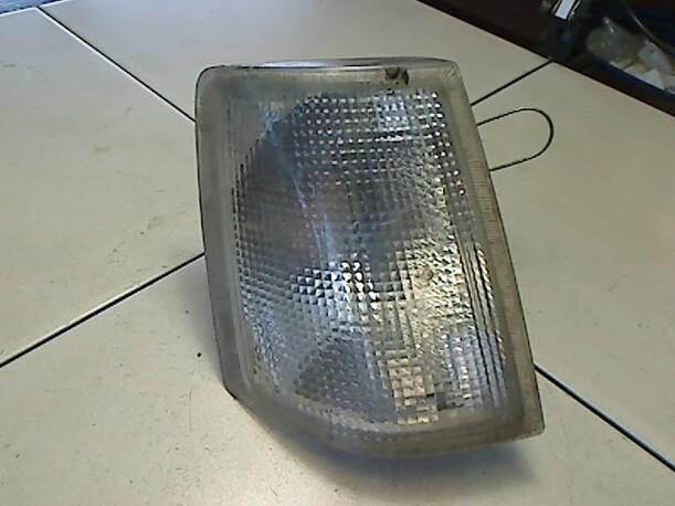 Foto: BLINKER VORN KOMPLETT R eines Opel Corsa