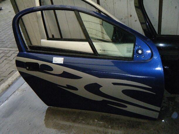 Foto: TÜR VORNE RECHTS eines Opel Tigra 1.4i 16V