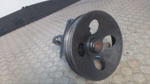 Foto: LENKGETRIEBEPUMPE / SERVOPUMPE eines Opel Tigra 1.4i 16V
