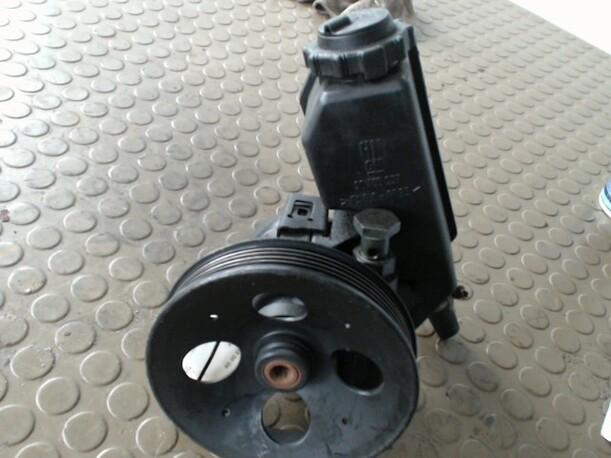 Foto: LENKGETRIEBEPUMPE eines Opel Vectra 1.6 Caravan