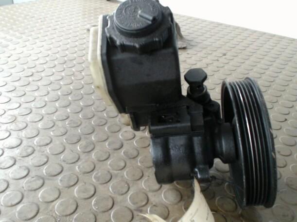 Foto: LENKGETRIEBEPUMPE eines Opel Vectra 1.6 Caravan