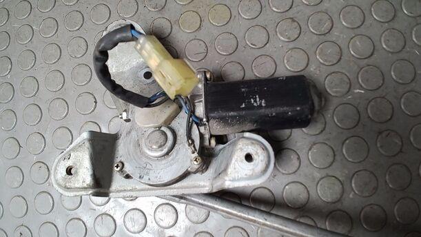 Foto: SCHEIBENWISCHERMOTOR HINTEN eines Toyota Previa