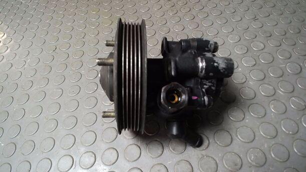 Foto: PUMPE SERVOLENKUNG/ SERVOPUMPE eines Toyota Previa