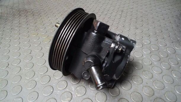 Foto: PUMPE SERVOLENKUNG/ SERVOPUMPE eines Toyota Previa
