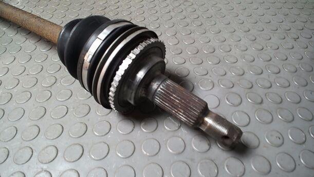 Foto: ANTRIEBSWELLE HINTEN LINKS eines Toyota Previa