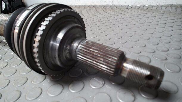 Foto: ANTRIEBSWELLE HINTEN LINKS eines Toyota Previa