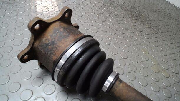 Foto: ANTRIEBSWELLE HINTEN LINKS eines Toyota Previa