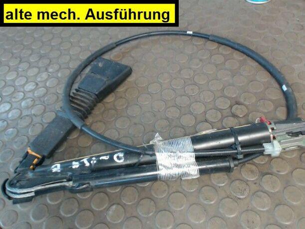 Foto: GURTSTRAFFER VORN RECHTS eines Opel Omega 2.5 V6 CD