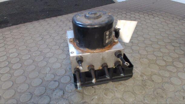 Foto: HAUPTBREMSAGGREGAT ABS eines VW Golf 1.4