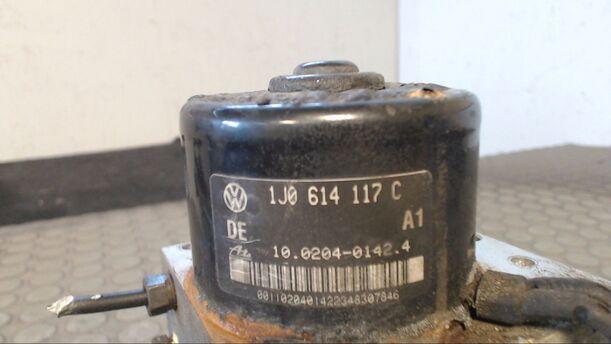 Foto: HAUPTBREMSAGGREGAT ABS eines VW Golf 1.4