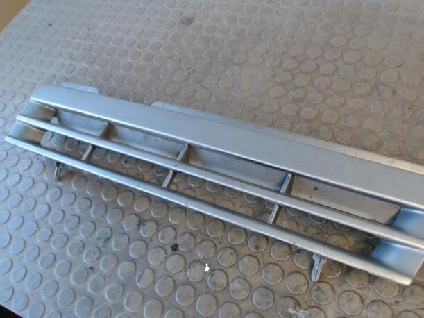 Foto: KÜHLERGRILL eines Opel Vectra Top