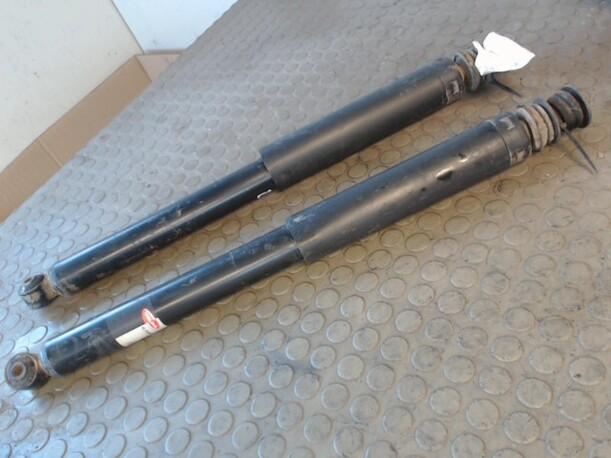 Foto: STOSSDÄMPFERPAAR HINTEN eines Opel Vectra