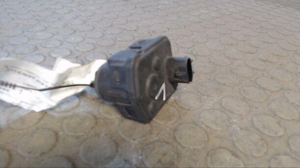 Foto: LEUCHTWEITENVERSTELLUNG LINKS eines Opel Omega Caravan 2.0 16V
