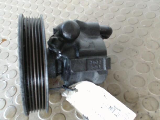 Foto: LENKGETRIEBEPUMPE eines Opel Omega Caravan 2.0 16V