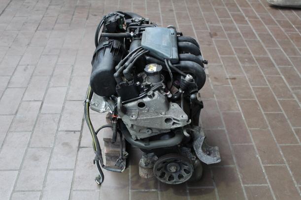 Foto: MOTOR D7FA730 eines Renault Clio 1.2