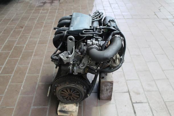 Foto: MOTOR D7FA730 eines Renault Clio 1.2