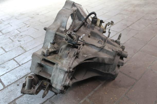 Foto: SCHALTGETRIEBE 5-GANG eines Honda Civic 1.4i