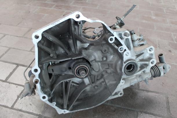 Foto: SCHALTGETRIEBE 5-GANG eines Honda Civic 1.4i