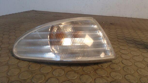 Foto: BLINKER VORN RECHTS eines Ford Mondeo Turnier