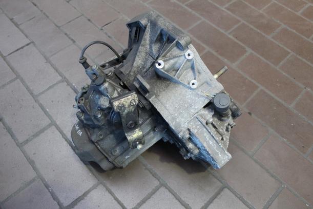 Foto: SCHALTGETRIEBE 5-GANG eines Lancia Y 1.4