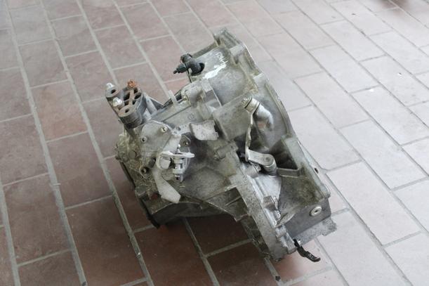 Foto: SCHALTGETRIEBE 5-GANG eines Opel Meriva 1.7 CDTI
