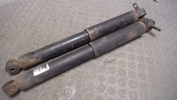 Foto: STOSSDÄMPFERPAAR HINTEN eines Ford Escort Turnier 16V