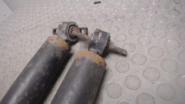 Foto: STOSSDÄMPFERPAAR HINTEN eines Ford Escort Turnier 16V