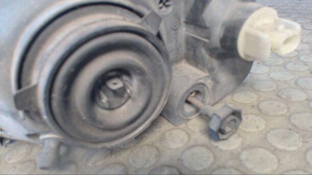 Foto: SCHEINWERFER RECHTS eines Opel Corsa