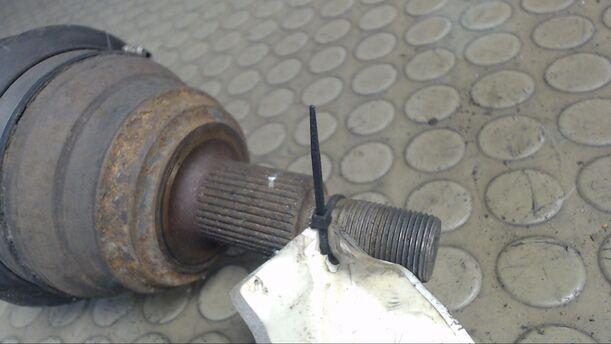 Foto: ANTRIEBSWELLE LINKS eines VW Passat Variant 1.9 TDI