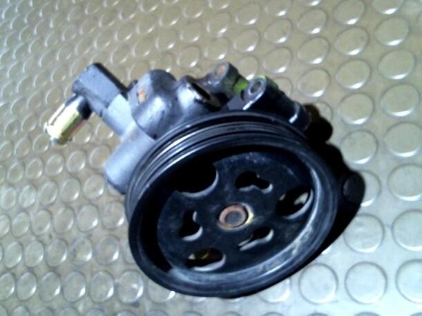 Foto: PUMPE SERVOLENKUNG eines Ford Fiesta Club
