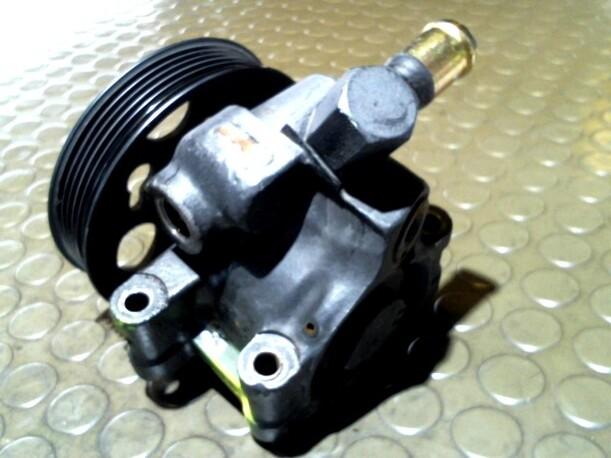 Foto: PUMPE SERVOLENKUNG eines Ford Fiesta Club