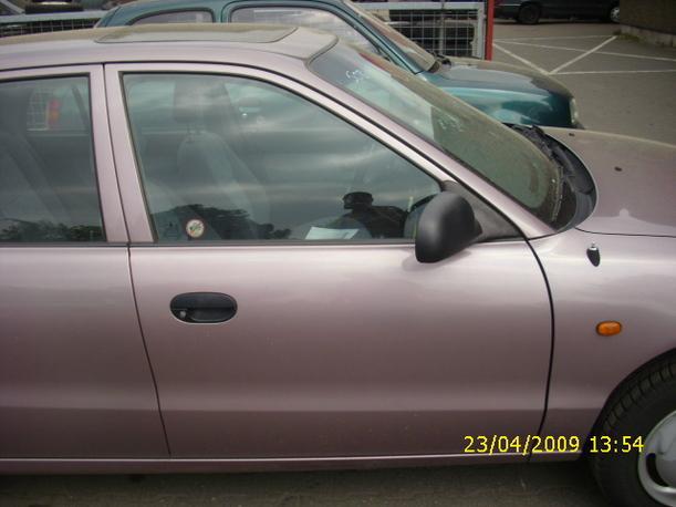 Foto: TÜR VORNE RECHTS 5-TÜRER eines Hyundai Accent 1.5 Automatik