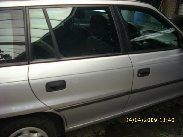Foto: TÜR HINTEN RECHTS eines Opel Astra Caravan