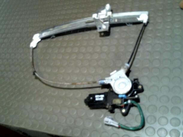 Foto: FENSTERHEBER ELEKTRISCH HINTEN LINKS eines Suzuki Baleno Kombi 1.6