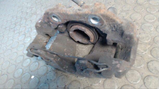 Foto: BREMSSATTEL VORN LINKS eines Opel Astra Caravan 16V Anfora