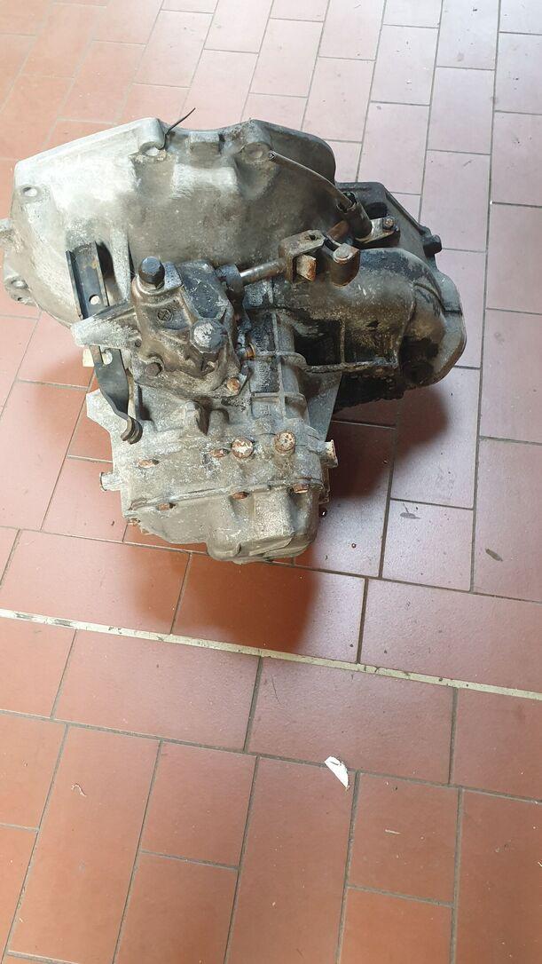 Foto: SCHALTGETRIEBE 5-GANG eines Opel Astra Caravan TD (D)
