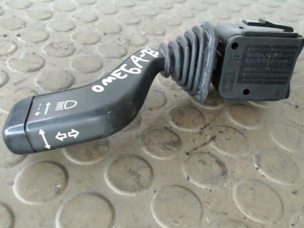 Foto: BLINKSCHALTER/KOMBISCHALTER L eines Opel Omega 2.0 CD