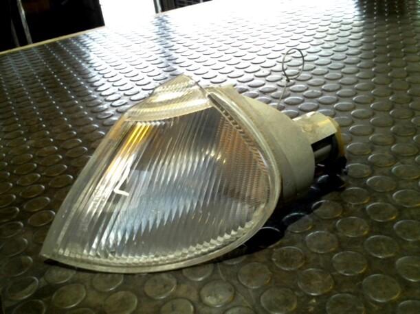 Foto: BLINKER / BLINKLEUCHTE VORN LINKS eines Renault Laguna Grandtour 1.8 CD