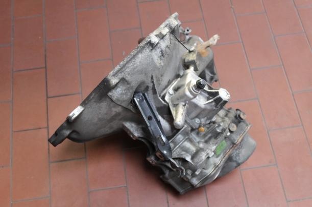 Foto: SCHALTGETRIEBE 5-GANG eines Opel Tigra 1.4i 16V
